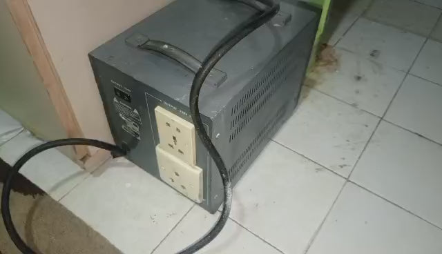 ⚡ À VENDRE : Stabilisateur de Tension 3000 Volts (3kVA)