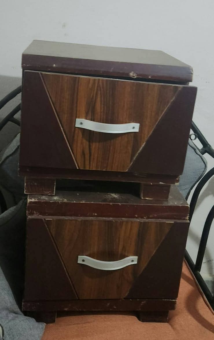 🛏️ À SAISIR : LIT 3 PLACES EN BOIS ROUGE 🛏️