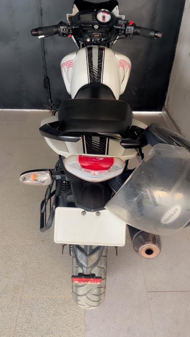 🏍️🔥 MOTO APACHE 180 EN VENTE – BON ÉTAT 🔥🏍️